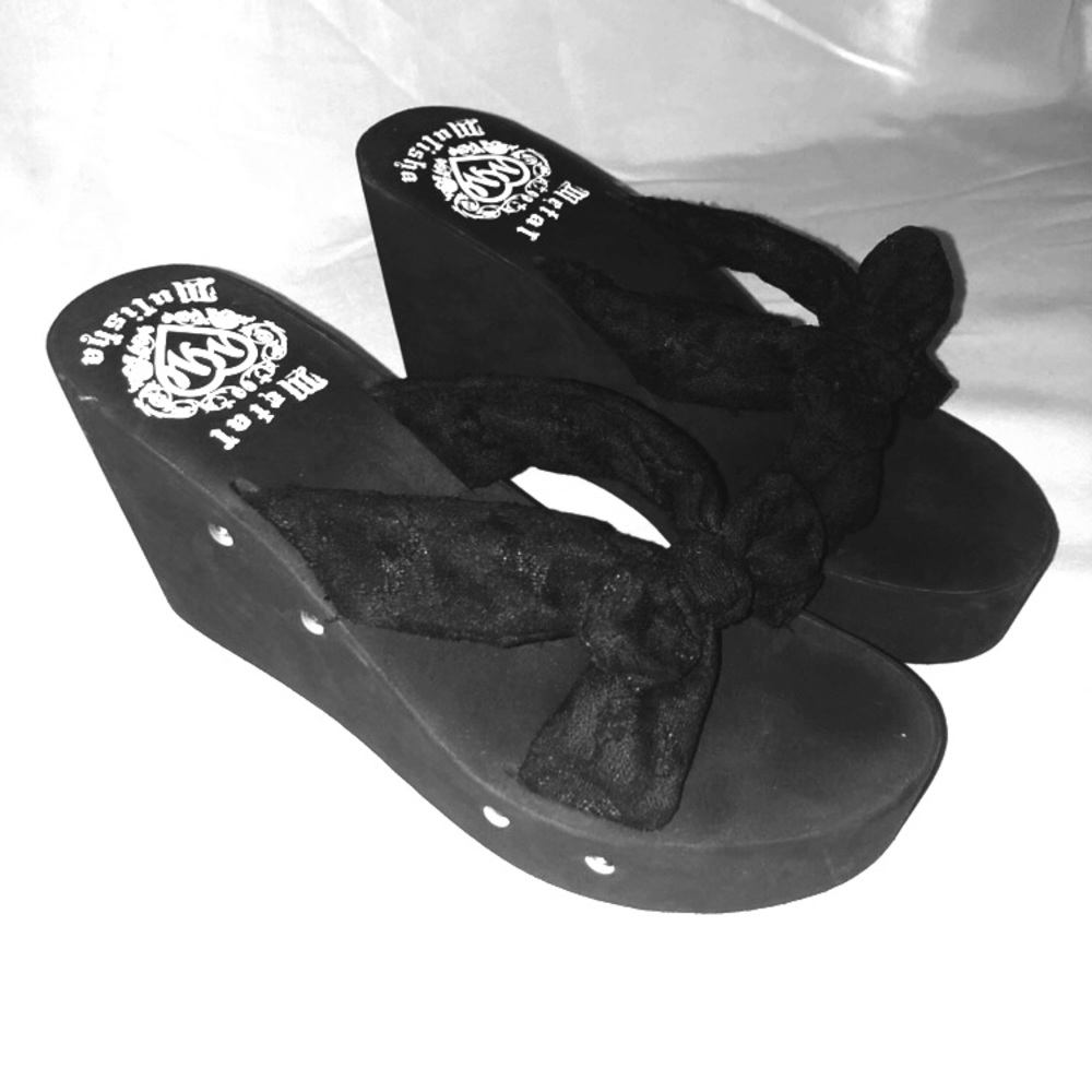Metal Mulisha foam wedges